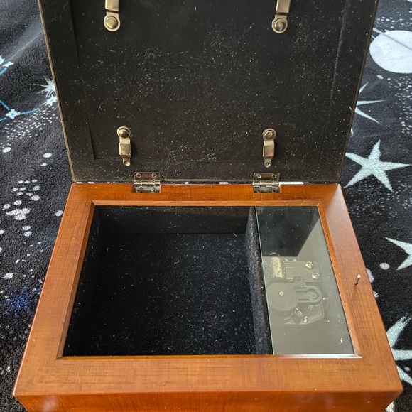 JEWELRY BOX/MUSIC BOX/PICTURE FRAM - Picture 3 of 7